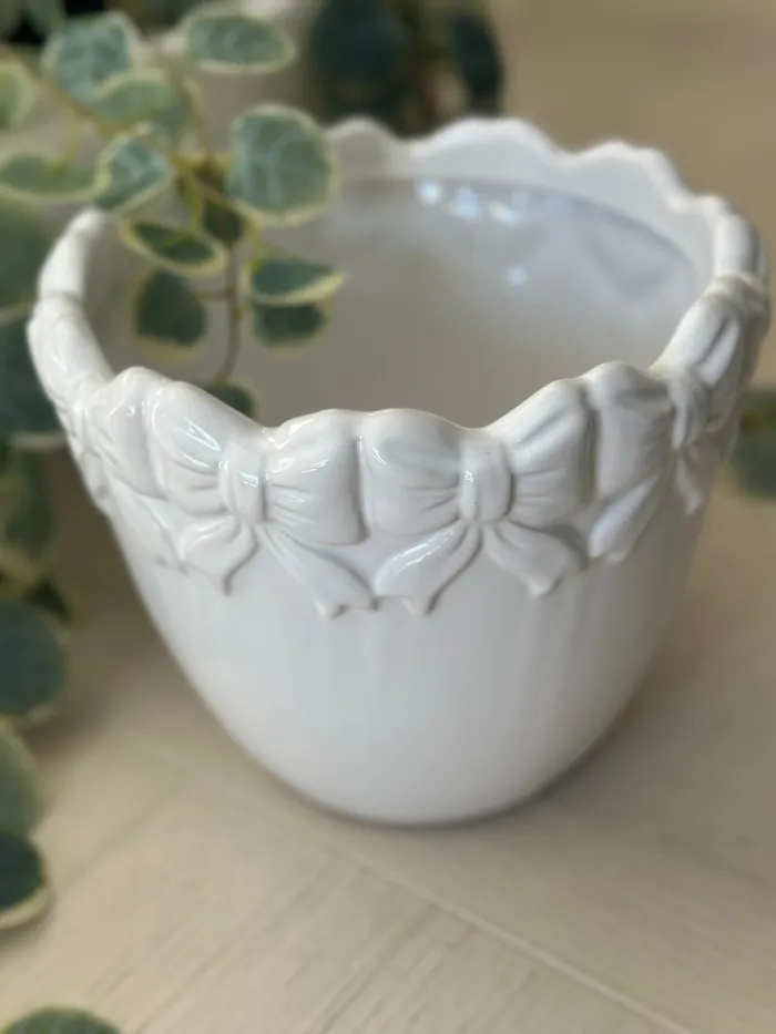 Candlewick Gift Shop Rings White Ceramic Bow Planter Pot Candlewick Gift Shop Rings White Ceramic Bow Planter Pot