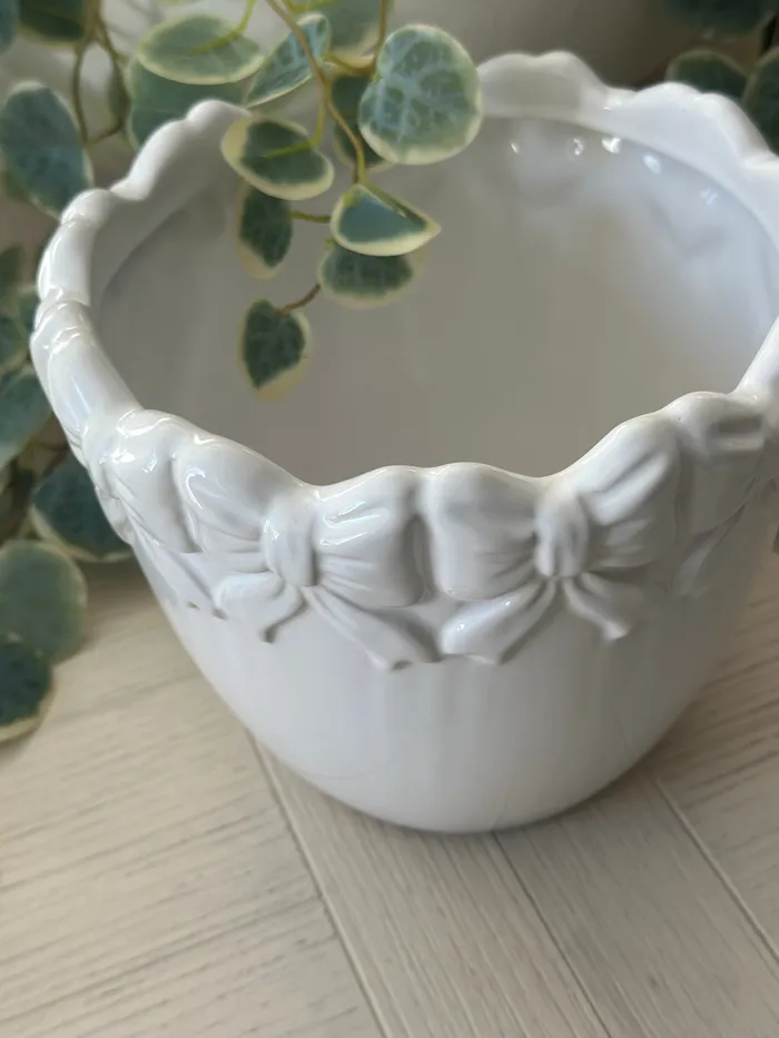 Candlewick Gift Shop Rings White Ceramic Bow Planter Pot Candlewick Gift Shop Rings White Ceramic Bow Planter Pot