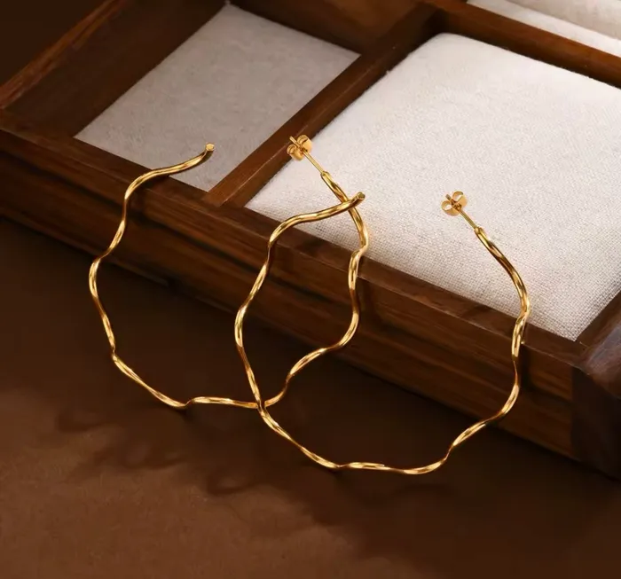 Wavy Hoop Set Get Signatured Earrings