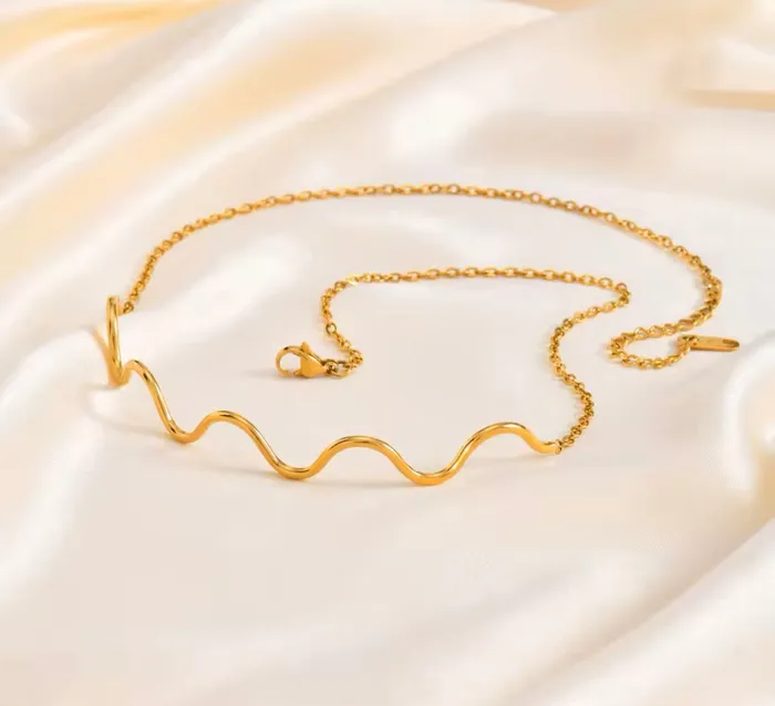 Wavy Hoop Set Get Signatured Earrings